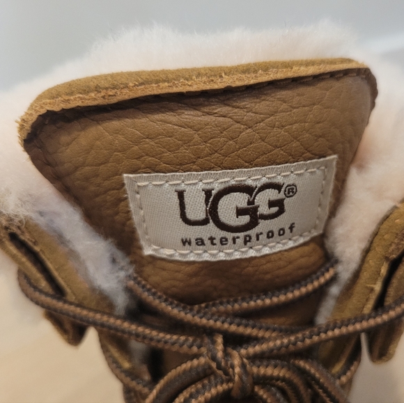 UGG Adirondack Boots - Picture 9 of 10